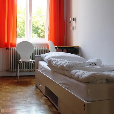 Auberge de jeunesse C - Punkt *